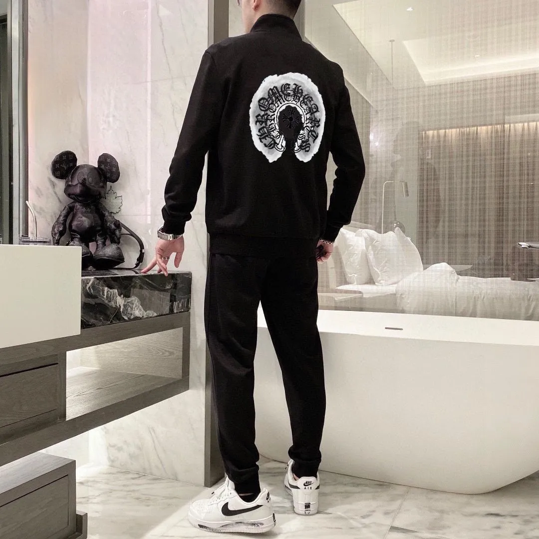 🅿️420 direct batch [ChampionHearts] (Fat Man Gospel) hot-selling suit is coming. Focus on the original version of the official website. 2025 new hot-selling cardigan sweater suit. The original order is the best. 🇭🇰The meticulous work of top designers. It has a fitting and perfect upper body effect. 100% natural high-quality Roman cotton, close-fitting comfort, noble and elegant! Original hardware embodies elegance and nobility! Counter size: M-5XL (maximum wear up to 220 pounds)